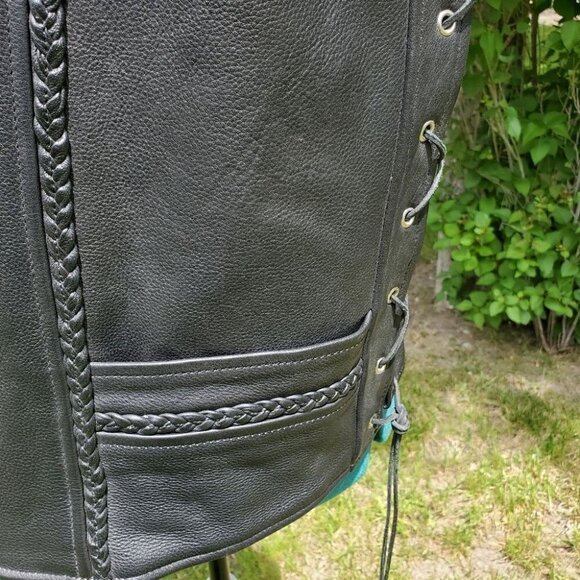 0742. NEW!!!! Genuine Leather Riding Vest in Black w/2 ~Concealed Carry Pockets - Picture 4 of 16